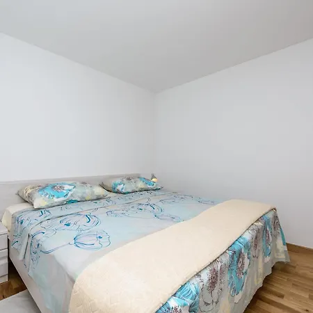 Pavlina - One Bedroom With Terrace